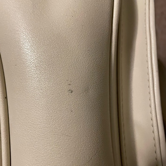 Aurielle Ivory Leather Multi-compartment Crossbody Purse - Picture 7 of 14